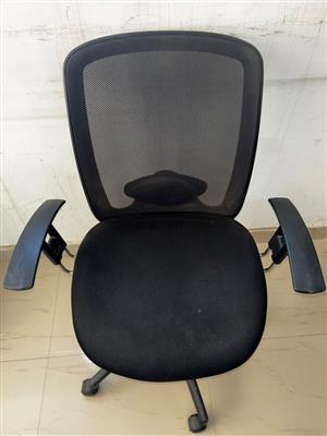 Black Mesh Office Chair with Lumbar Support – Second Hand