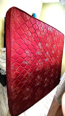 Premium King Size Spring Mattress (75 x 72 inches, 7-inch thickness)