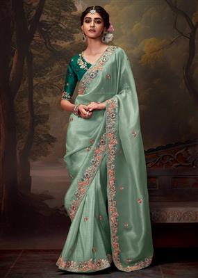 Re-imagine Grace by Wearing Different Styles of Saree