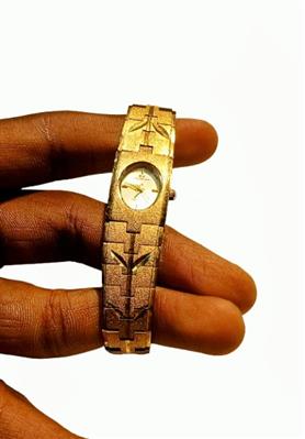 Premium Vintage Gold-Plated Women’s Quartz Watch – Elegant Collectible Timepiece