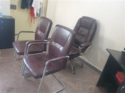 Office executive Chairs in very good condition for sale - Total 11 Nos - Nego