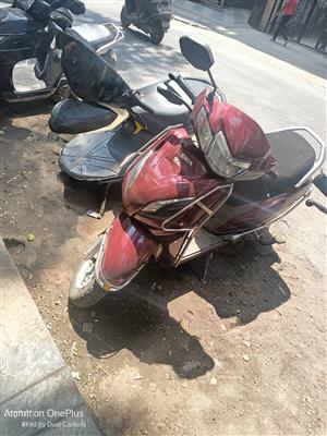 Honda Activa 6g model dlx maroon colour